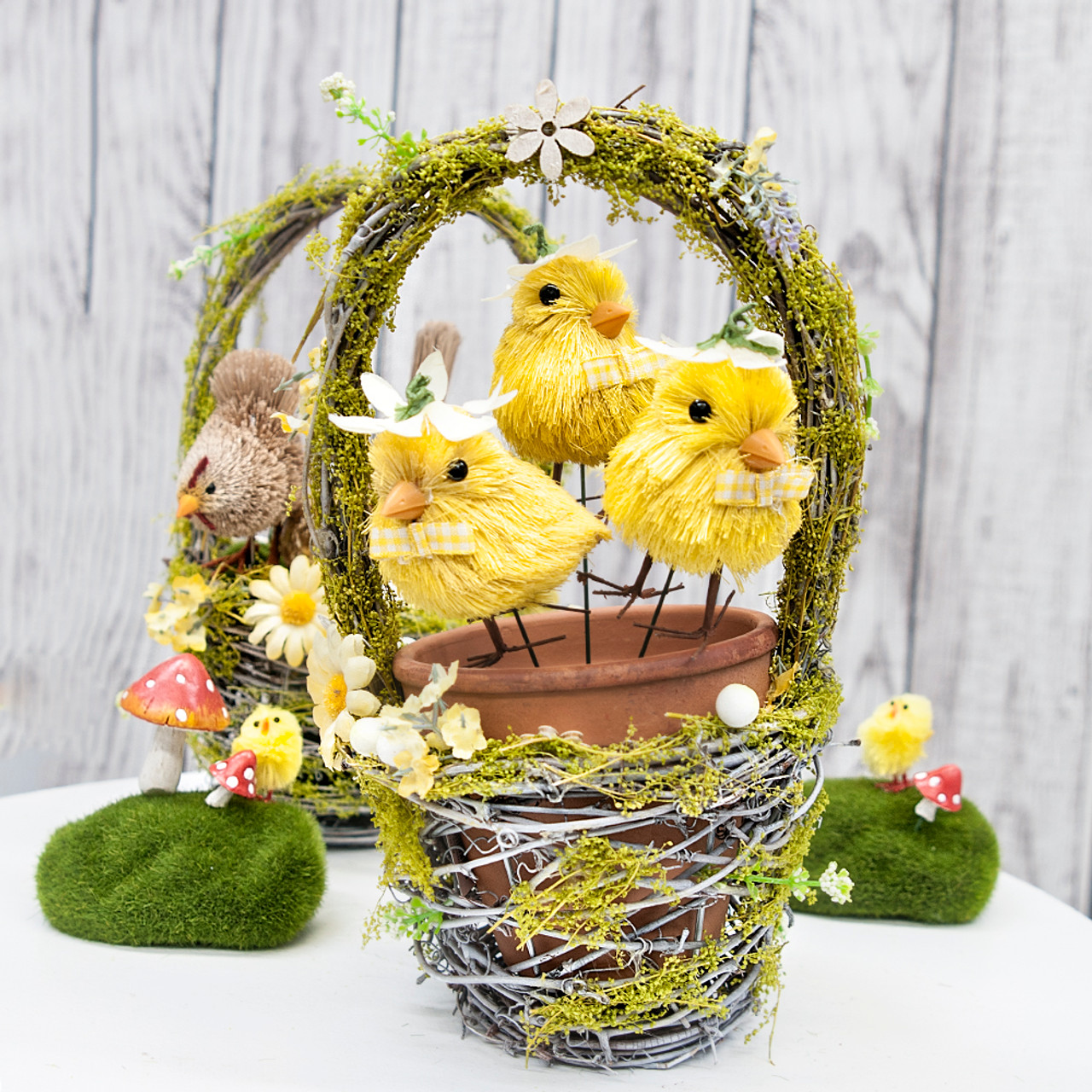 Floral Daisy Easter Basket 27cm (Chick picks sold separately.)